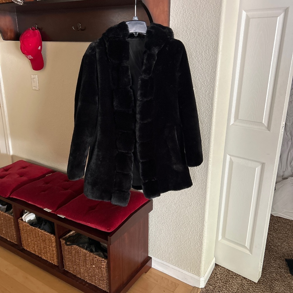 Guess: hooded, faux fur coat NWOT (reversible)